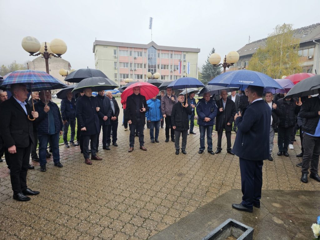 ŽRTVA 301 POGINULOG BORCA VRS UGRAĐENA U TEMELJE SRPSKE: Boračka organizacija Ugljevik obilježila krsnu slavu Mitrovdan (FOTO)