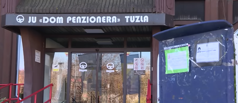 „DA LI VAS JE SRAMOTA“: Građani u Tuzli traže ostavke nakon požara u Domu penzionera i podvođenja maloljetnica (VIDEO)