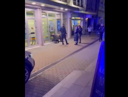 ЛОПОВИ ПОКУШАЛИ ОПЉАЧКАТИ БАНКУ У ЦЕНТРУ БАЊАЛУКЕ: Полиција ухапсила двојицу, за трећим се трага (ВИДЕО)