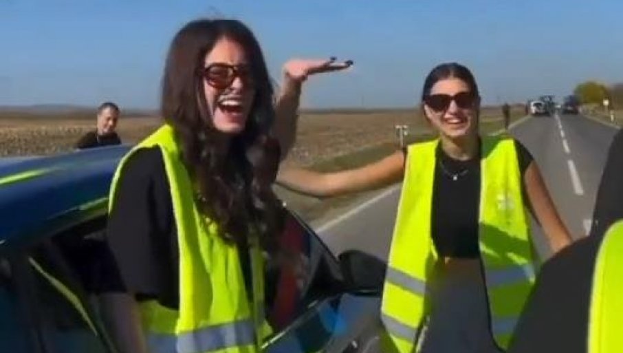 GODIŠNJICA TRAGEDIJE ILI KARAOKE?! Blokaderi tugu pretvorili u žurku (VIDEO)