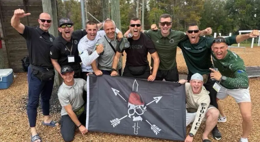 СРАМОТНО И НЕПРОФЕСИОНАЛНО ПОНАШАЊЕ: Специјалци МУП-а Кантона Сарајево позирали са срамном заставом! (ФОТО)