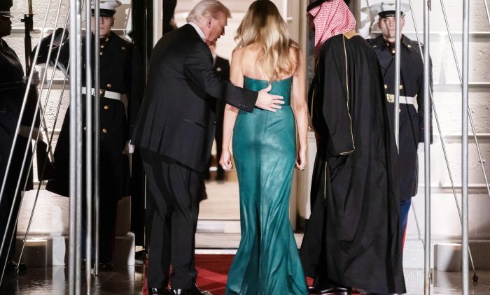SVI PRIČAJU O MELANIJI TRAMP: Prva dama SAD zasijala na dočeku saudijskog prestolonasljednika (FOTO/VIDEO)