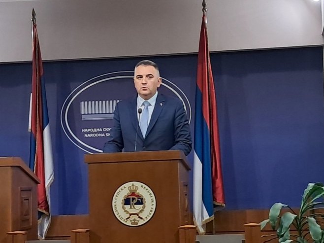 „ЗАКУЦАН ЗАДЊИ ЕКСЕР У МРТВАЧКИ САНДУК ПРАВОСУЂА БиХ“: Минић осудио поступак крњег Уставног суда БиХ