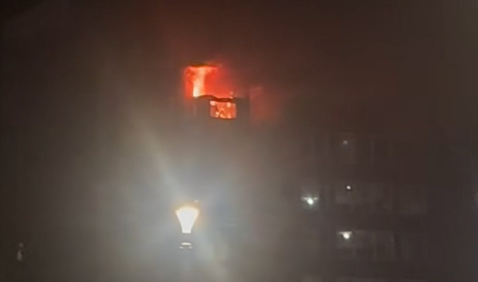 ИЗБИО ПОЖАР У ТУЗЛИ: Гори Дом пензионера (ВИДЕО)