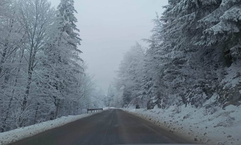 ZBOG SNIJEGA: U prekidu saobraćaj za teretna vozila preko Romanije i Han Pogleda