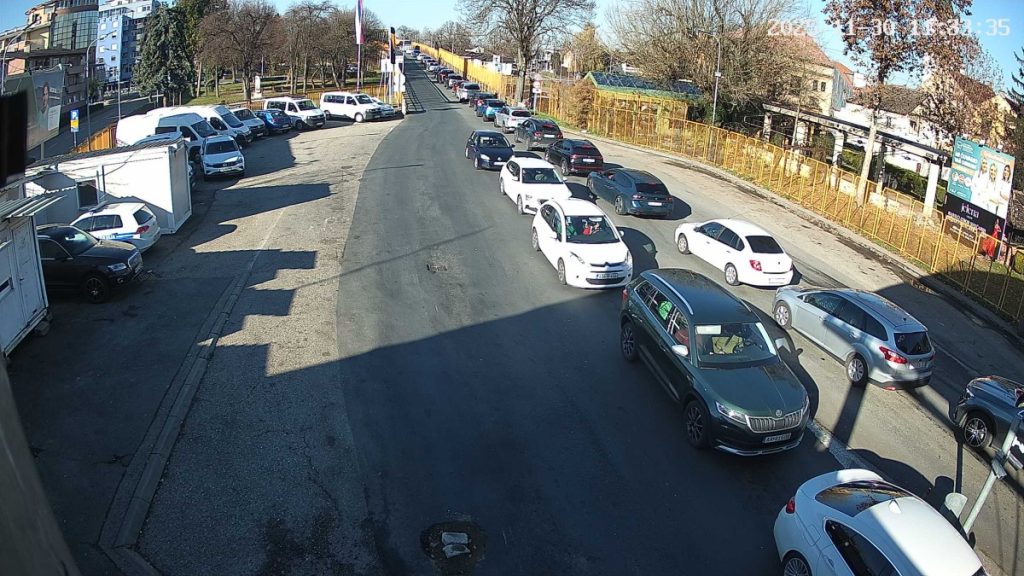ВИКЕНД ГУЖВЕ НА ГРАНИЧНИМ ПРЕЛАЗИМА: Ево гдје се најдуже чека