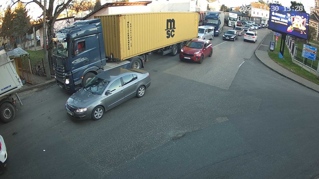 ПРОРАДИО СИСТЕМ НА ГРАНИЧНИМ ПРЕЛАЗИМА БиХ: Формирале се колоне возила