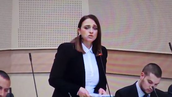 „ДЈЕЦУ ОСТАВИТЕ НА МИРУ“: Граховац одговорила на Стевандићеву идеју – На наркотике тестирајте власт