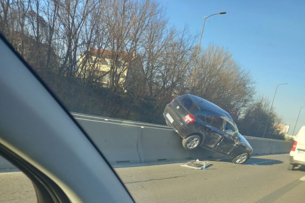 СУДАРИЛИ СЕ АУТОМОБИЛ И ТЕРЕТЊАК: Огласила се полиција о удесу на брзој цести код Бањалуке