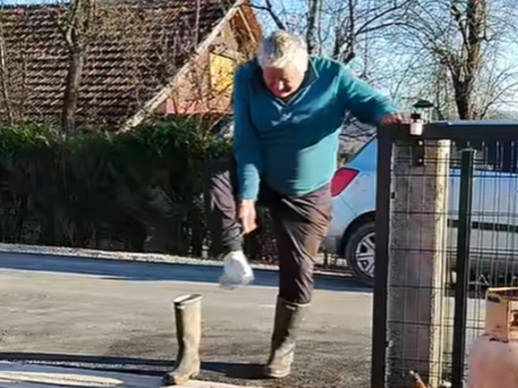 VIRALAN SNIMAK: Penzioner skinuo čizme da ne uprlja novi asfalt (VIDEO)