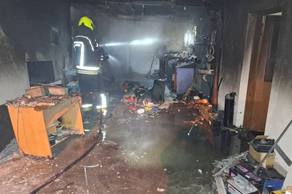 ОСАМ ВАТРОГАСАЦА ГАСИЛО ПОЖАР У „ТРОПИКУ“: Огласили се из маркета