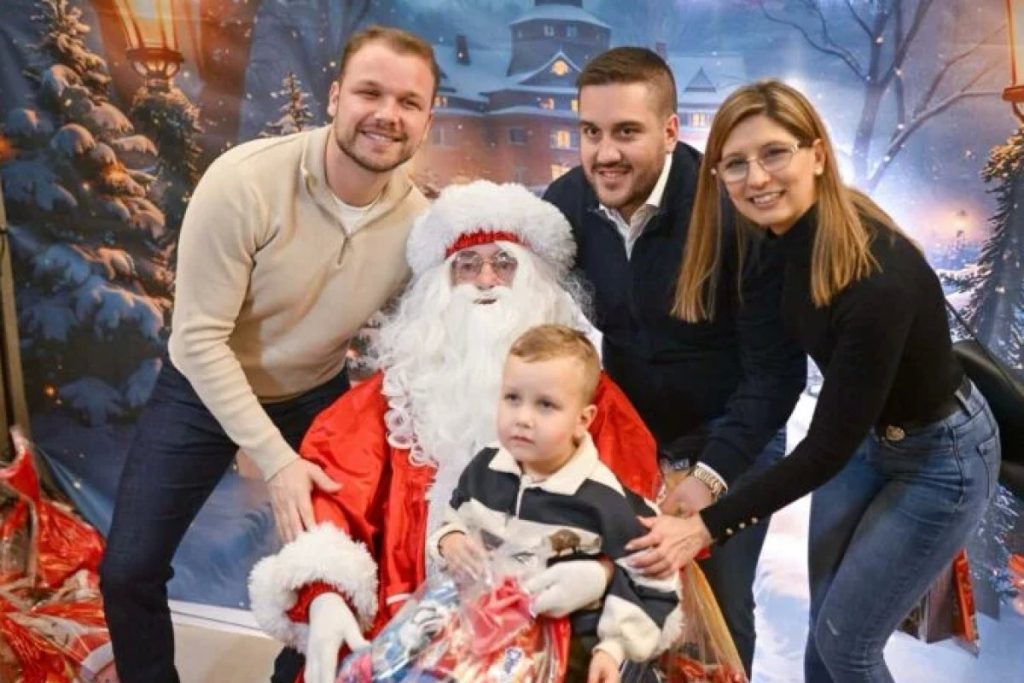 STANIVUKOVIĆ I DRINIĆ U SRPCU: Mališanima podijelili poklone