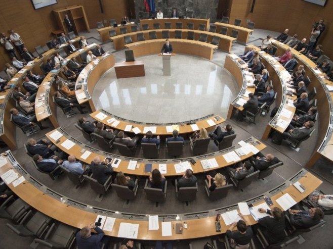 PONOVO PROCIJENITI I SVEOBUHVATNO ISPITATI: Slovenačka nacionalna stranka traži od Vlade Slovenije da ukine sankcije Dodiku