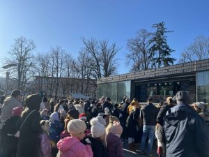 БАЊАЛУКА ВЕЋ У ПРАЗНИЧНОМ ДУХУ: Малишани обиљежили дјечију Нову годину