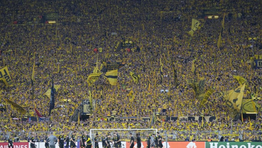 ХИТ НАД ХИТОВИМА! Борусија запjевала Индиру Радић, па одушевила балкан (ВИДЕО)