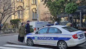 USPANIČENI OČEVICI OPISALI DRAMU U BEOGRADU: „Vidjeli smo istog maskiranog čovjeka i juče, sjedio je u kafiću“