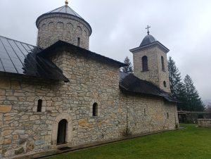 TРЕБА ЛИ СЕ ПРЕКРСТИТИ КАДА ВИДИТЕ ЦРКВУ? Ево шта о томе каже теолог