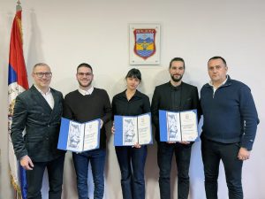 ПРЊАВОР НАГРАДИО ЗНАЊЕ: Најбољи студенти добили по 5.000 КМ