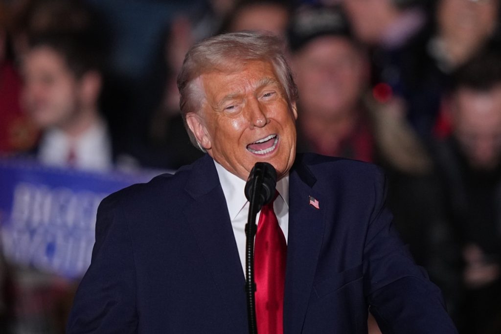 TRAMP NA MOLITVENOM DORUČKU: Oni koji napaduju hrišćane, neka očekuju žestok napad