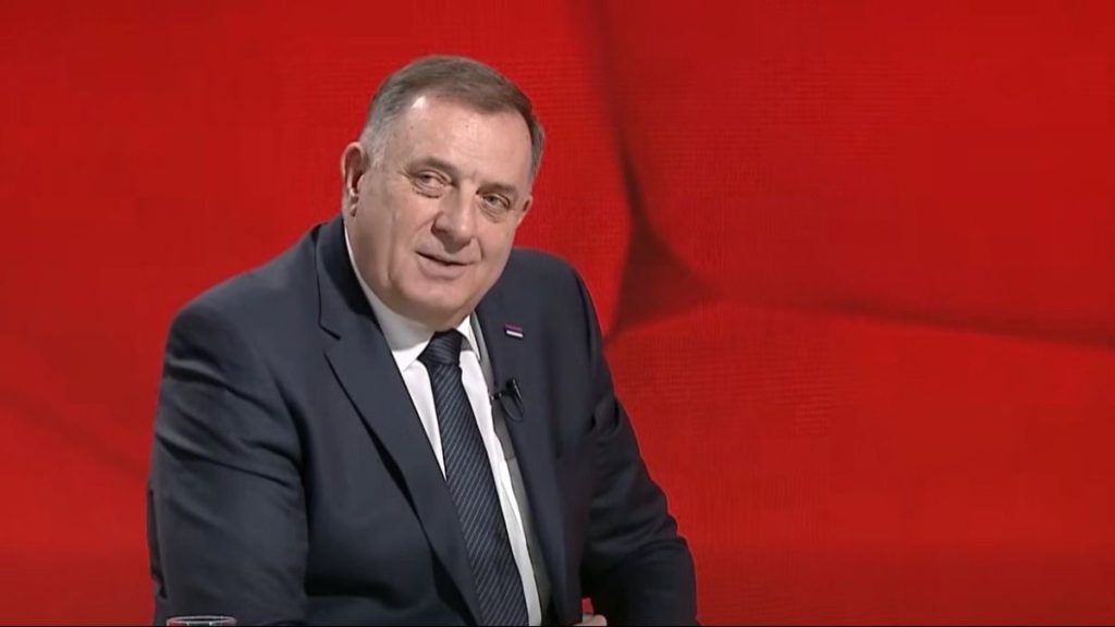 „И СПУСТИМО СЕ У СЕЛО КРАЈ КУПРЕСА…“ Додик испричао анегдоту када је хеликоптер којим се превозио морао принудно да слети (ВИДЕО)