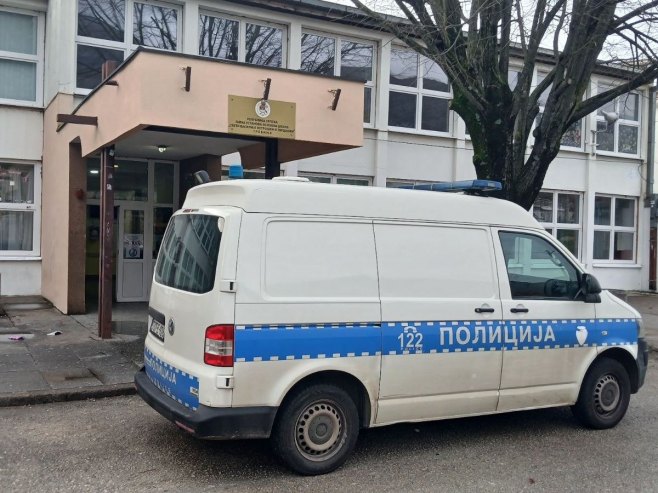 ПРОТИВДИВЕРЗИОНИ ПРЕГЛЕДИ У ШКОЛАМА: Дојаве бомби на подручју Бањалуке, Прњавора, Рибника, Приједора, Требиња…