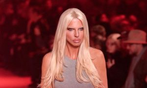 KARLEUŠA POLILA CECU I VIKI VODOM: Otkriveni šok detalji