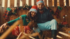 БЕОГРАД ЗАМИЈЕНИЛА СЕЛОМ У СРПСКОЈ: Николина Вучићевић са супругом узгаја алпске козе у Доњој Слатини (ФОТО)