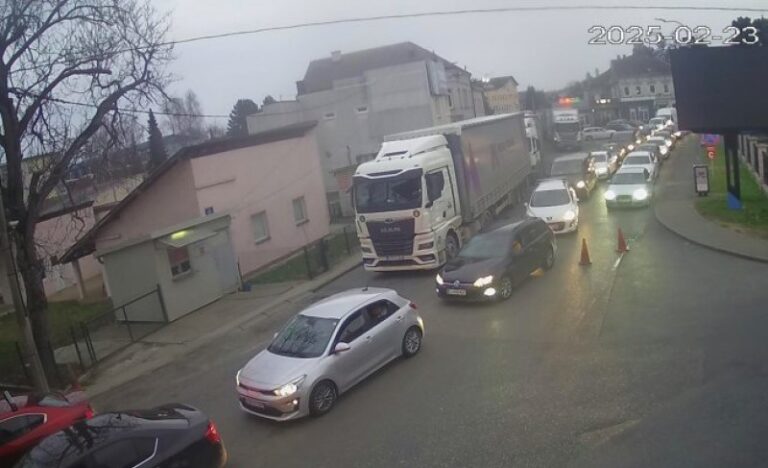 GUŽVE NA GRANIČNIM PRELAZIMA: Dijaspora dolazi za vikend