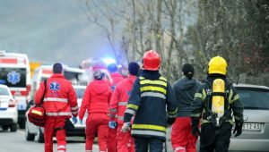 UŽAS U SRBIJI: Muškarac se pred grupom ljudi polio benzinom i zapalio