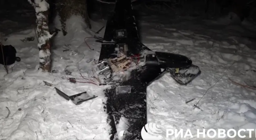 БОЈЕВА ГЛАВА ОСТАЛА НЕЕКСПЛОДИРАНА: Русија показала дрон коришћен у нападу Путинову резиденцију (ФОТО)