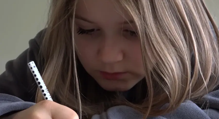 SAMA U ŠKOLSKIM KLUPAMA: Valentina jedini đak škole u Gornjem Liplju