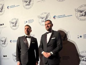 ПРЕКО 800 ЗВАНИЦА ИЗ ЦИЈЕЛОГ СВИЈЕТА: Клокић на гала вечери Републиканске странке у Њујорку