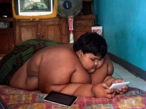 VIŠE NIJE „NAJDEBLJI DJEČAK NA SVIJETU“: Imao je skoro 200 kila, a sada je prepolovio kilažu (VIDEO)