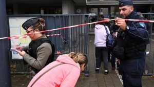 HOROR U PARIZU: Tri žene izbodene nožem u metrou