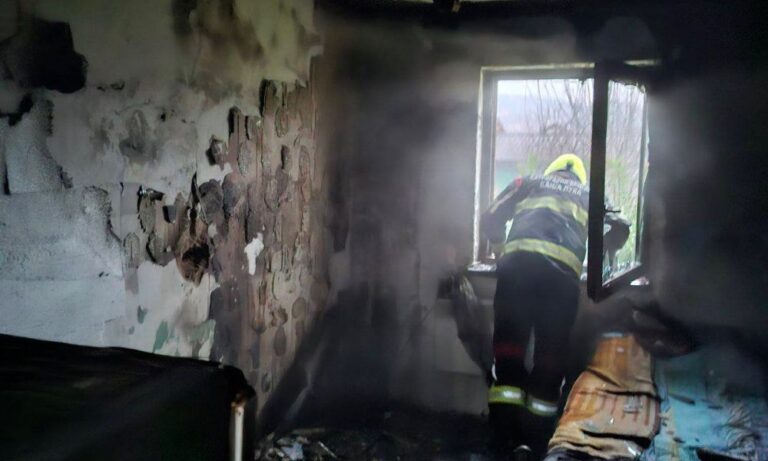 ПОЖАР НА КУЋИ У БАЊАЛУЦИ: Брза интервенција ватрогасаца (ФОТО)