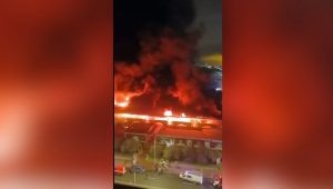 SNIMAK POŽARA U SANKT PETERSBURGU: Počelo da varniči, ima povrijeđenih (VIDEO)