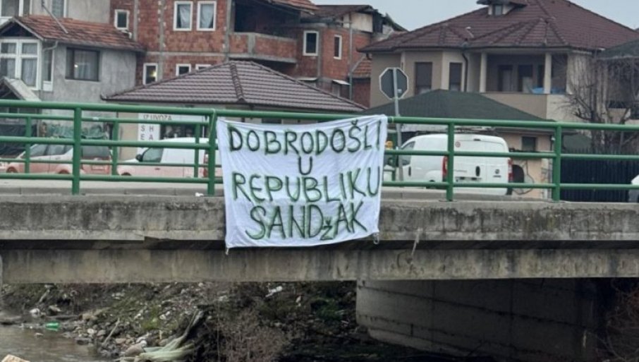 SKNADALOZNI NATPISI U NOVOM PAZARU: Blokaderi hoće Republiku Sandžak (FOTO)