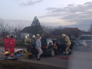 PET OSOBA POVRIJEĐENO U SUDARU: Detalji saobraćajne nezgode kod Prijedora