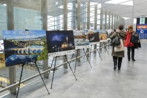 РУСИ УЖИВАЈУ У КРАЈОЛИЦИМА СРПСКЕ: Владимир Тадић представио своје радове у Санкт Петерсбургу (ФОТО)