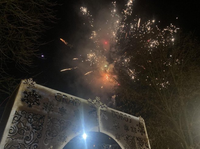 ШИРОМ СРПСКЕ ДОЧЕКАНА 2026. ГОДИНА: Погледајте гдје је био најбољи провод (ФОТО/ВИДЕО)