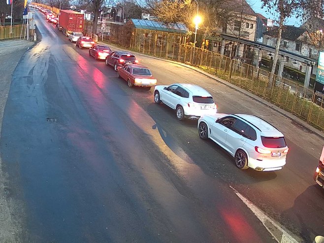 ГУЖВЕ НА ИЗЛАЗУ ИЗ БиХ: Појачан сабраћај на овим граничним прелазима
