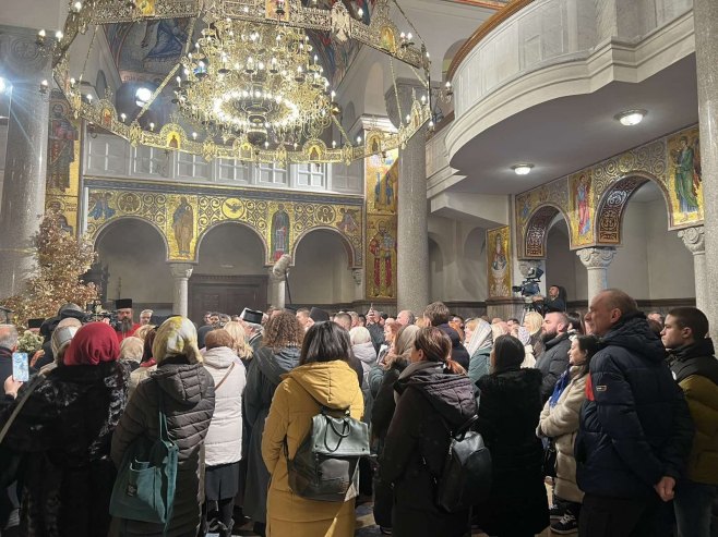 VELIKI BROJ VJERNIKA U HRAMU HRISTA SPASITELJA: Patrijarh Porfirije u Banjaluci služi liturgiju povodom krsne slave i Dana Republike