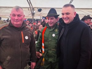 „ŠAKALIJADA“ U DERVENTI OKUPILA VIŠE OD 2.000 LOVACA: Prisustvovao i Minić (FOTO)