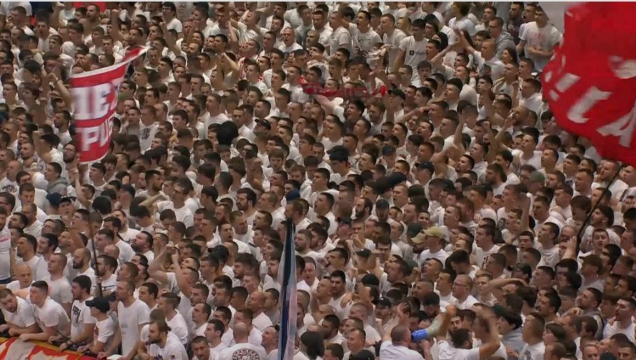 CRVENO-BIJELA BURA: Košarkaš Crvene zvezde uhvaćen u noćnom provodu kako – puši (FOTO)