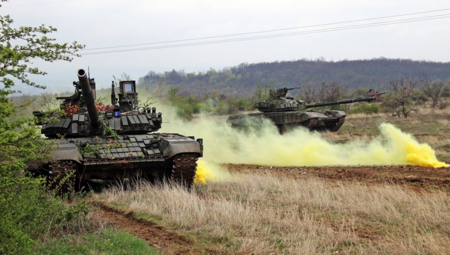 „ВЈЕРУЈЕМ ДА МИ И ХРВАТСКА ЗАСЛУЖУЈЕМО БОЉЕ МЈЕСТО“: Вучић о војној снази региона