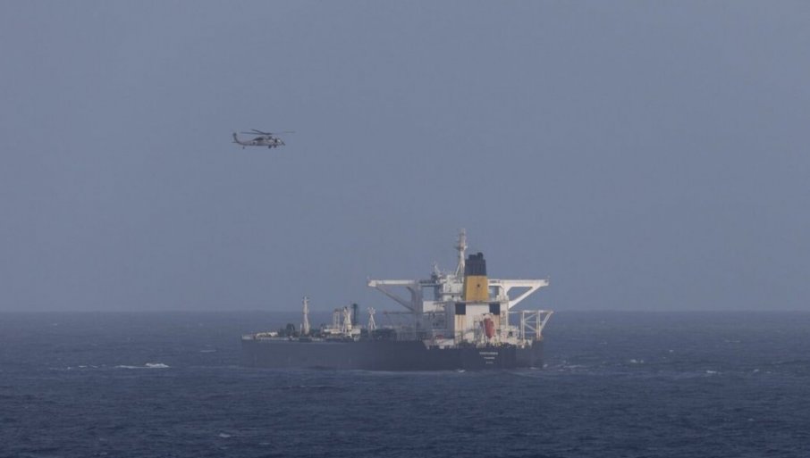 АМЕРИКАНЦИ „УПАЛИ“ НА ТАНКЕР УПРКОС УПОЗОРЕЊУ: Оглушили се на поруку из Москве