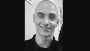 STOTINE LJUDI NA POSLJEDNJEM ISPRAĆAJU: Sarhranjen mladić koji je brutalno ubijen na Božić