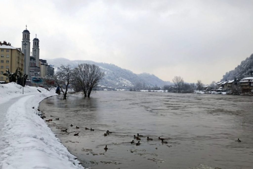 STIŽE STRUJA U ZVORNIČKA NASELJA: Vodostaj rijeke Drine u opadanju