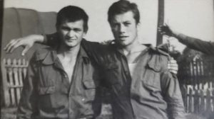 ХАЛИД БЕШЛИЋ ИЗ МЛАДИХ ДАНА: Овако је познати пјевач изгледао када је служио војску у Обреновцу