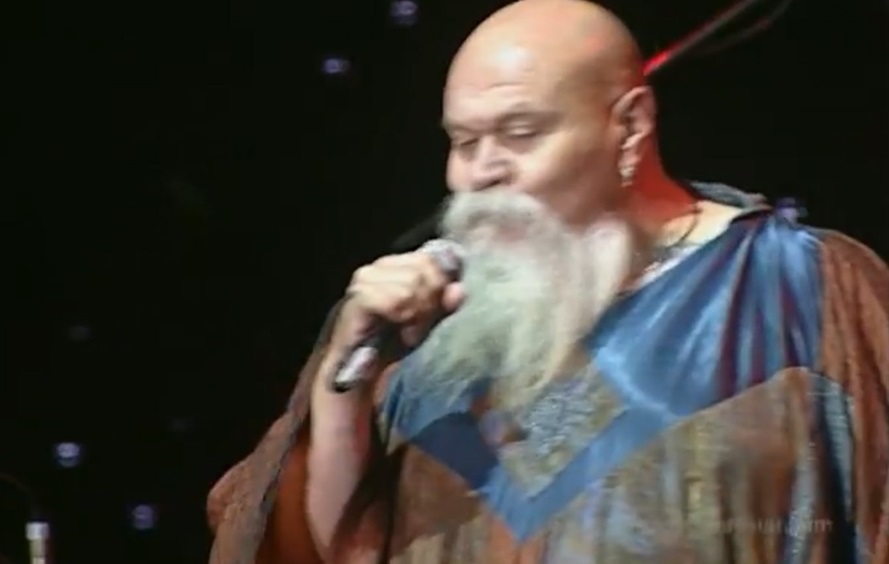 LUIS DOBIO MURAL U NEGOTINU: Ostao zapamćen po brojnim hitovima i humanosti, a i njegov sin Marko se bavi muzikom (FOTO)